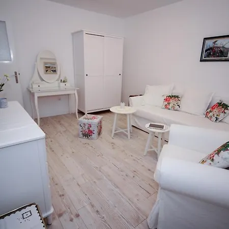 Apartament Dora *