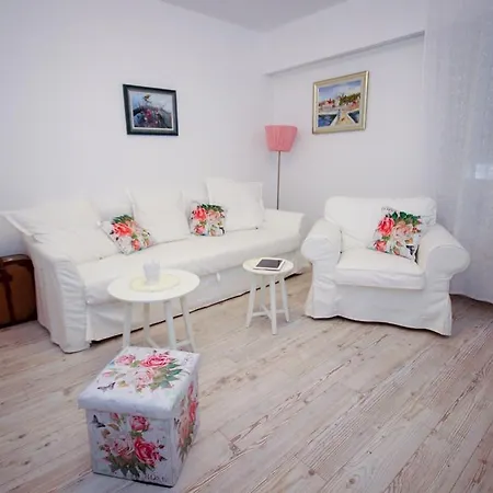Apartment Dora