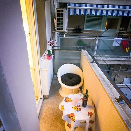 Apartment Dora *